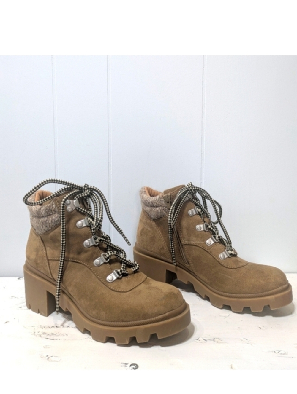 Universal Thread Noelle Hiking Boot Lace Up Taupe size 8‎ Chunky Heel Traction